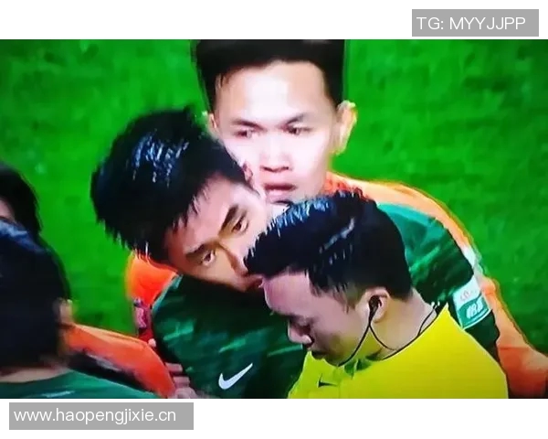 国安球迷机场送别塞蒂恩张源泪洒离别情深