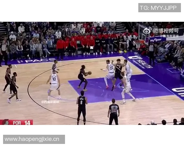 杨瀚森精彩单挑尤班克斯背运转身连招引发观众热烈反响 杨瀚森精彩单挑尤班克斯背运转身连招引发观众热烈反响