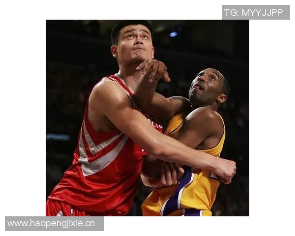 姚明NBA首秀表现平平10分36秒仅得0分2板3犯规令人惋惜