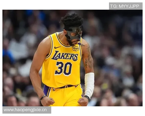 浓眉状态低迷半场表现不佳仅得8分7板并出现两次失误