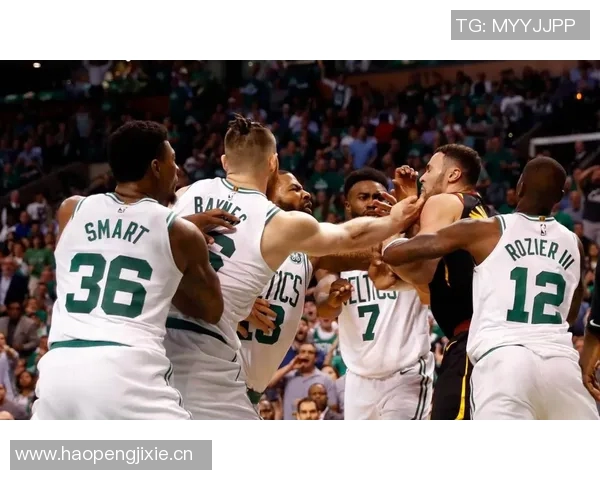 普尔上半场表现平平三分命中率低迷但罚球全中助球队保持竞争力 普尔上半场表现平平三分命中率低迷但罚球全中助球队保持竞争力