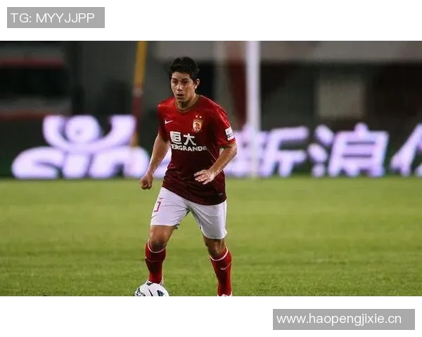 媒体人解读杨立瑜竖大拇指事件背后的真实情感与球迷互动的误解 媒体人解读杨立瑜竖大拇指事件背后的真实情感与球迷互动的误解