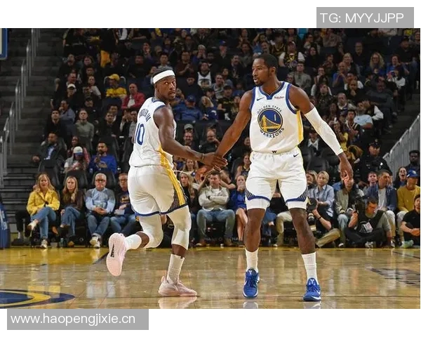 卡莱尔强调巴特勒与库明加组合需全力以赴应对高强度对抗挑战 卡莱尔强调巴特勒与库明加组合需全力以赴应对高强度对抗挑战