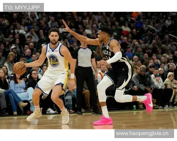 梅尔顿分享与库里搭档感受强调利用库里吸引防守的重要性 梅尔顿分享与库里搭档感受强调利用库里吸引防守的重要性