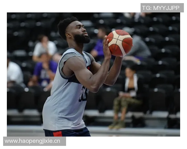 杰伦布朗半场表现抢眼13投6中贡献14分助力球队稳定火力