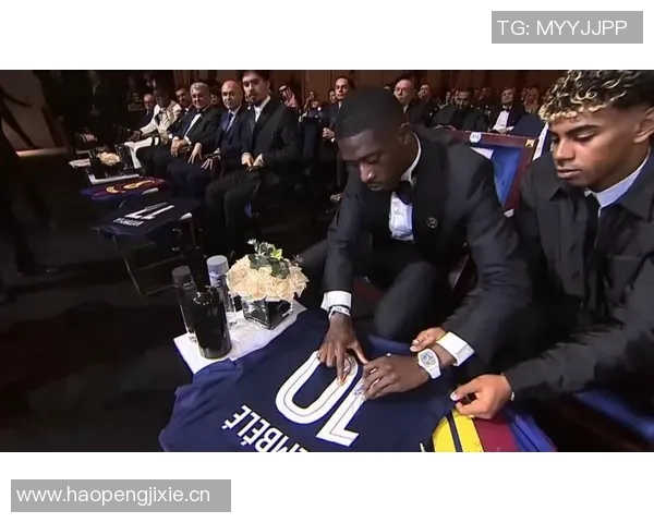 亚马尔分享圣诞假期视频与德约科维奇父子同框参加环足奖活动 亚马尔分享圣诞假期视频与德约科维奇父子同框参加环足奖活动