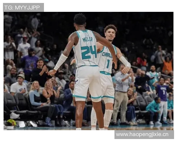 克尼佩尔半场表现亮眼9投5中贡献12分2板4助攻三分球命中率高达50 克尼佩尔半场表现亮眼9投5中贡献12分2板4助攻三分球命中率高达50