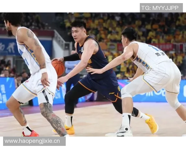 奥特吉莱斯皮展现卓越身体对抗能力防守体系将围绕其核心构建 奥特吉莱斯皮展现卓越身体对抗能力防守体系将围绕其核心构建