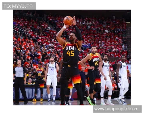 曼赞比与扬库托激烈争吵引发冲突后者将前者推倒广告牌现场惊险一幕