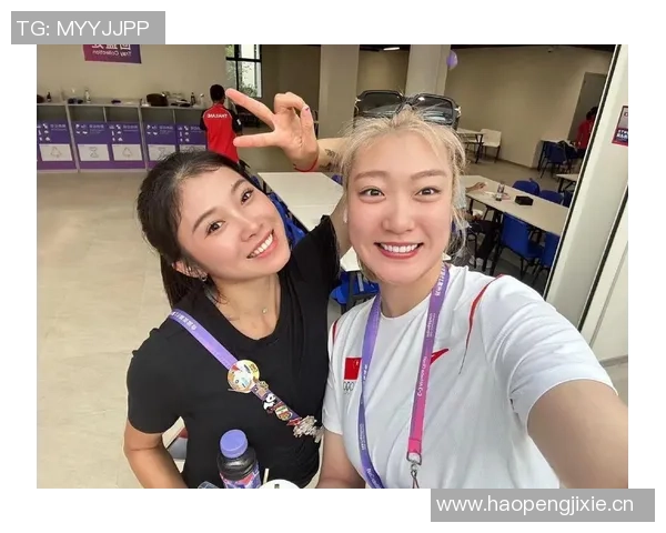 李梦分享中秋团圆美照祝福大家共度佳节快乐时光 李梦分享中秋团圆美照祝福大家共度佳节快乐时光