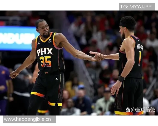 布克首节失准后强势反弹半场贡献13分4助攻助队逆转局势